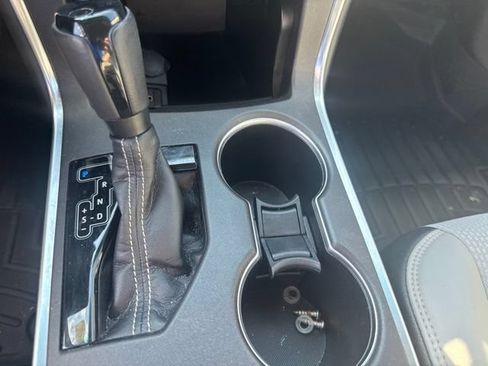 Used 2017 Toyota Camry SE FWD image 12