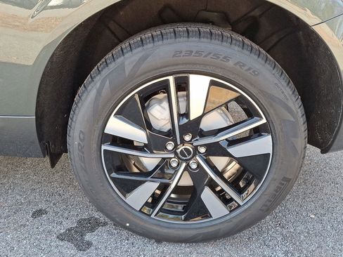 New 2026 Volvo XC60 B5 Plus w/ Climate Package image 5