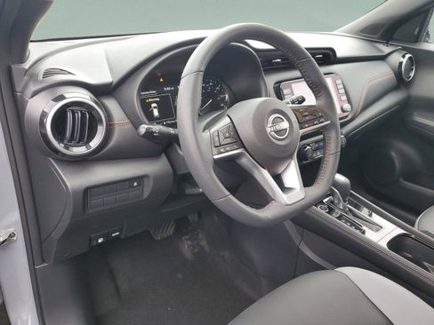 Used 2023 Nissan Kicks SR w/ SR Premium Package FWD image 16