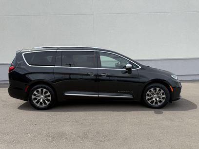 Used 2023 Chrysler Pacifica Pinnacle