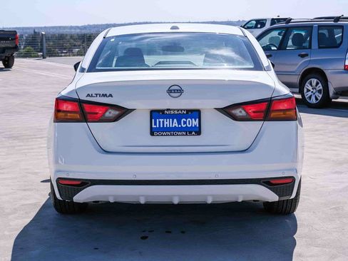 Used 2025 Nissan Altima 2.5 SV FWD image 5