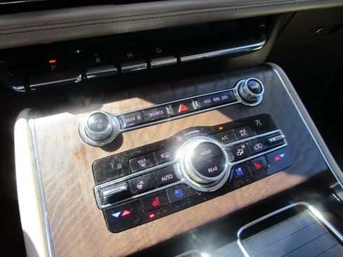 Used 2020 Lincoln Aviator Reserve w/ Equipment Group 201A AWD/4WD image 14