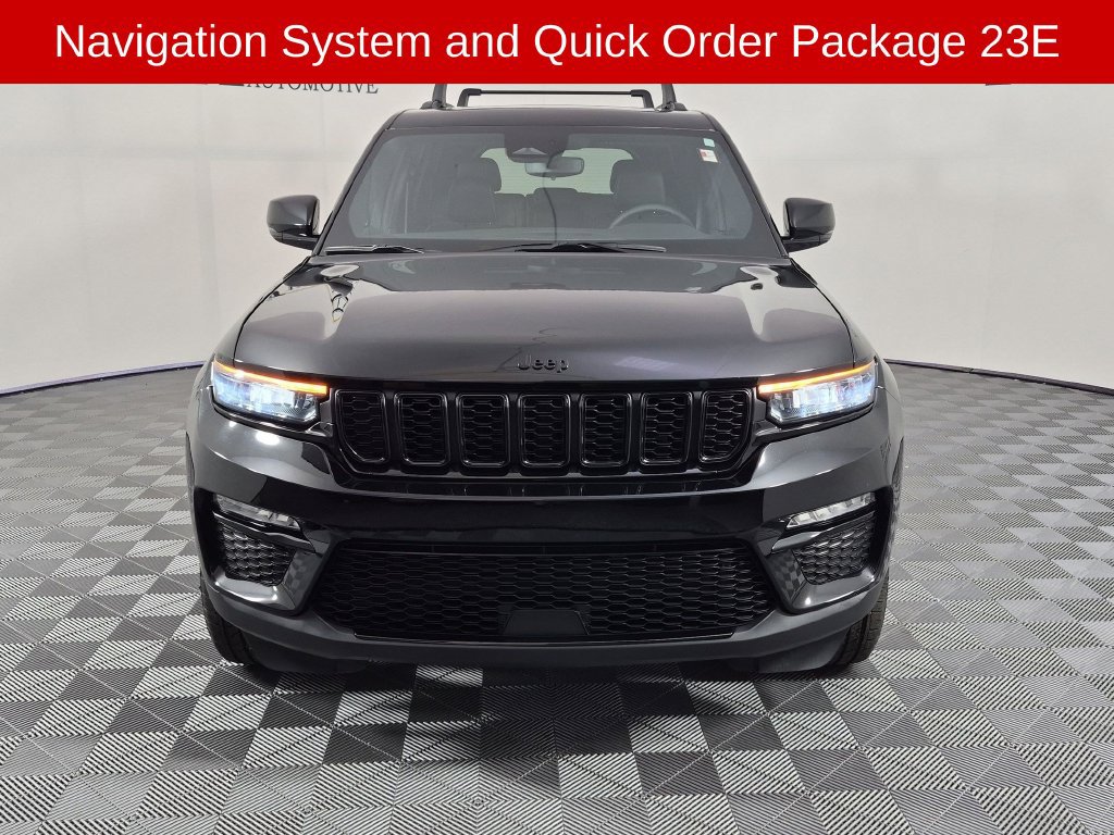 Used 2024 Jeep Grand Cherokee Limited w/ Black Appearance Package AWD/4WD image 11