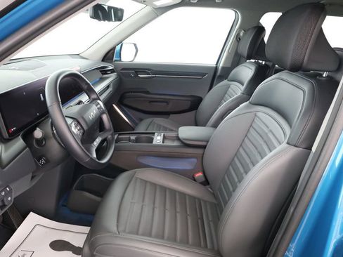 Used 2024 Kia EV9 Land image 21