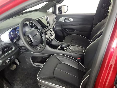 New 2026 Chrysler Pacifica Limited w/ S Appearance Package image 14