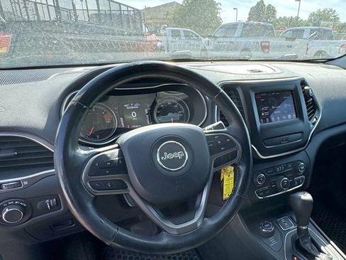 Used 2020 Jeep Cherokee Latitude w/ Cold Weather Group image 9