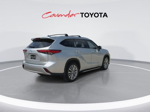 Used 2022 Toyota Highlander Platinum AWD/4WD image 8