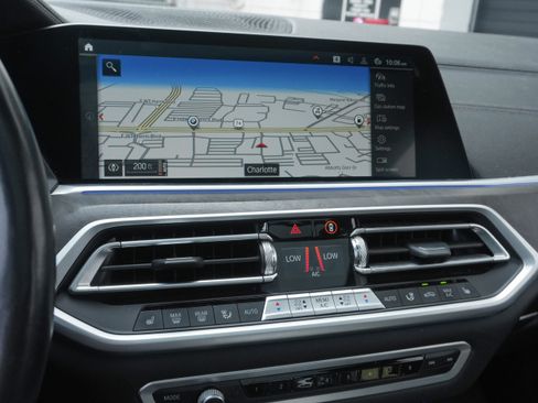 Used 2022 BMW X5 xDrive40i w/ M Sport Package AWD/4WD image 23
