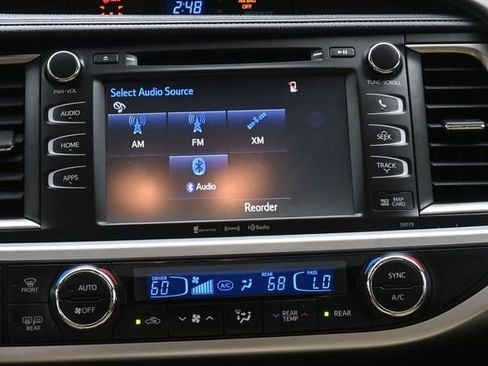 Used 2018 Toyota Highlander XLE FWD image 24