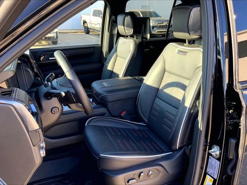 Certified 2025 GMC Yukon AT4 Ultimate w/ LPO, Illumination Package image 7