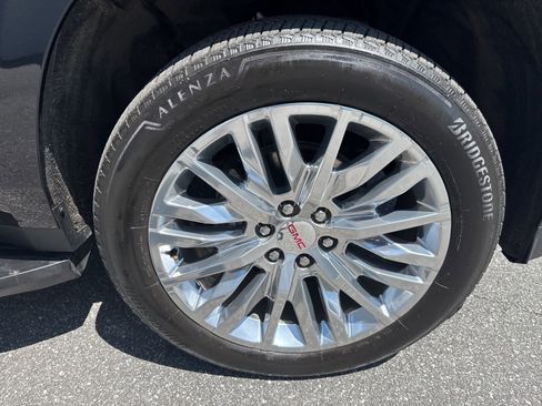 Used 2025 GMC Yukon XL Denali AWD/4WD image 9