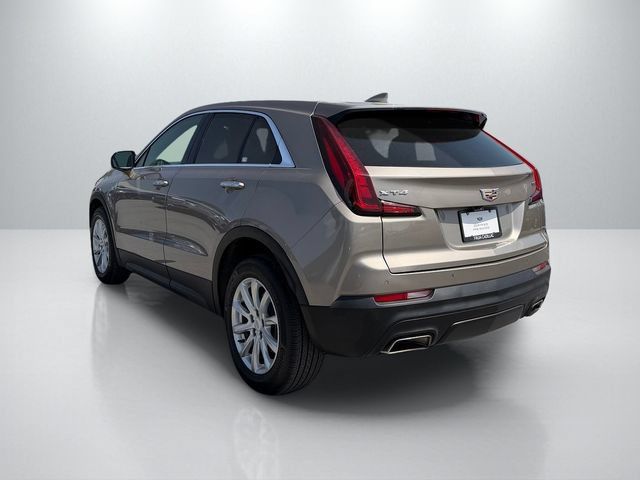 Used 2023 Cadillac XT4 Luxury w/ Cold Weather Package FWD image 7