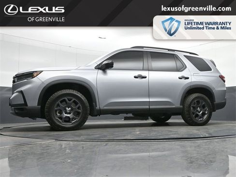 Used 2025 Honda Pilot TrailSport image 16