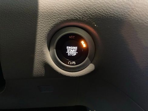 Used 2022 Chrysler Voyager LX image 20