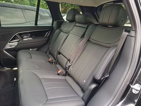 Used 2025 Land Rover Range Rover SE AWD/4WD image 7