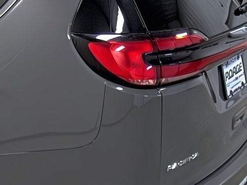 Used 2025 Chrysler Pacifica Select image 10