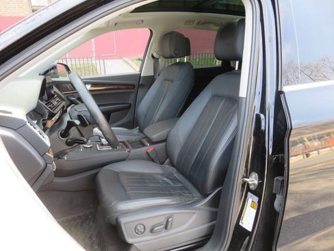 Used 2020 Audi Q5 2.0T Premium w/ Convenience Package AWD/4WD image 10