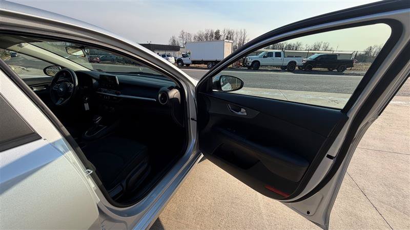 Used 2021 Kia Forte LXS FWD image 18