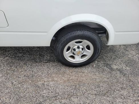 Used 2005 Chevrolet Astro w/ Convenience Package RWD image 7