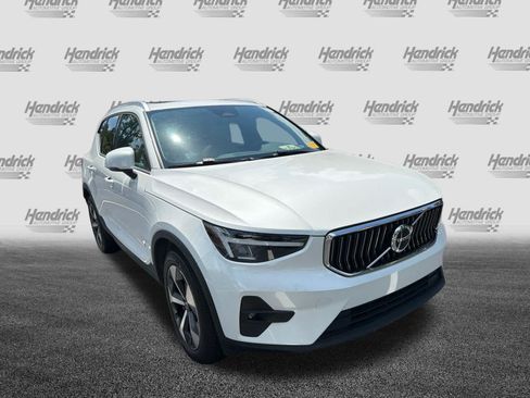 Used 2023 Volvo XC40 B5 Plus w/ Protection Package Premier AWD/4WD image 3