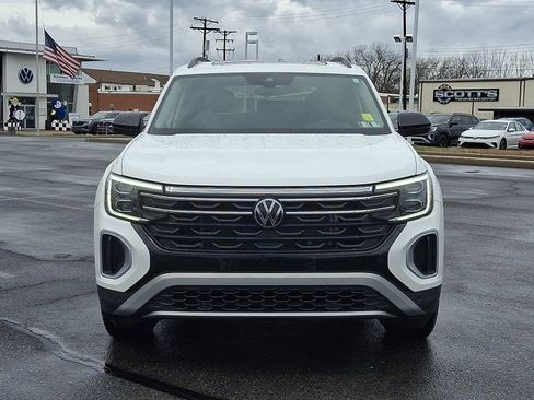 Used 2024 Volkswagen Atlas Peak Edition SE image 2