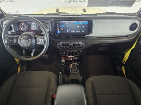 Used 2024 Jeep Wrangler Willys image 7