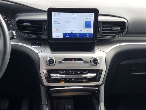 Used 2022 Ford Explorer XLT image 33