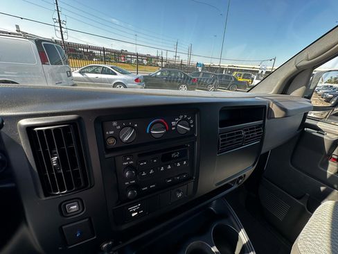 Used 2006 Chevrolet Express 3500 Passenger w/ LT Preferred Equipment Group RWD image 31