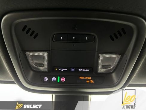 Used 2023 Chevrolet Traverse LT FWD image 15