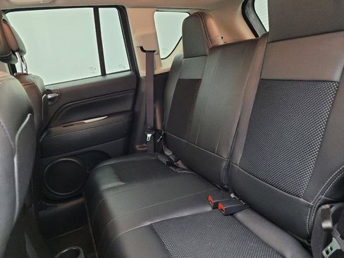 Used 2017 Jeep Compass Latitude AWD/4WD image 18