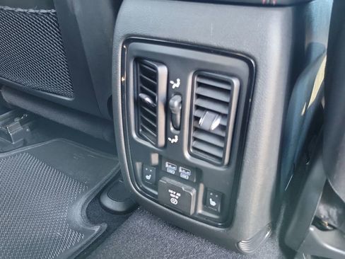 Used 2021 Dodge Durango R/T w/ Technology Group image 25