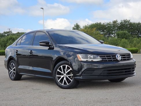 Used 2018 Volkswagen Jetta SE FWD image 2