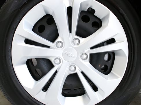 Used 2024 Chevrolet Trax LS image 37