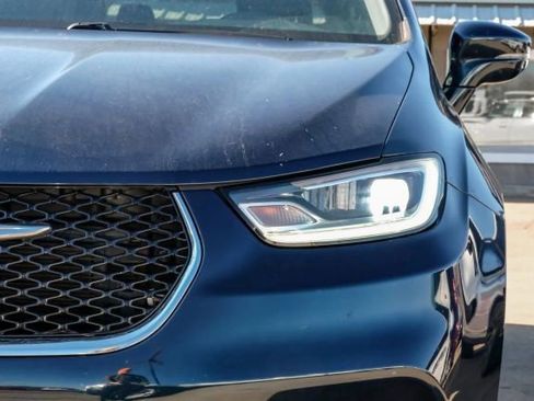 Used 2021 Chrysler Pacifica Touring-L image 51