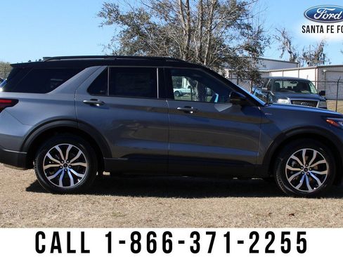 Used 2025 Ford Explorer ST-Line w/ Premium Package RWD image 9