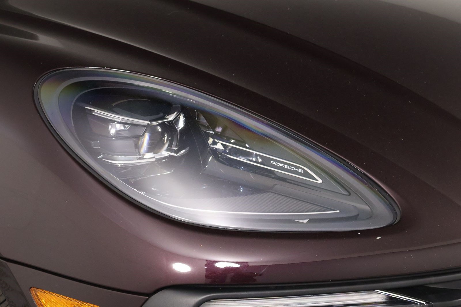 Certified 2023 Porsche Macan AWD/4WD image 28