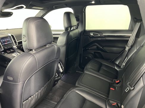 Used 2017 Porsche Cayenne Platinum Edition image 20