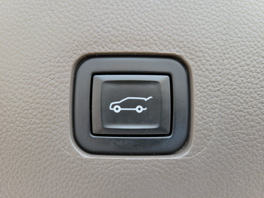 Used 2021 Chevrolet Traverse LT w/ LT Premium Package AWD/4WD image 10
