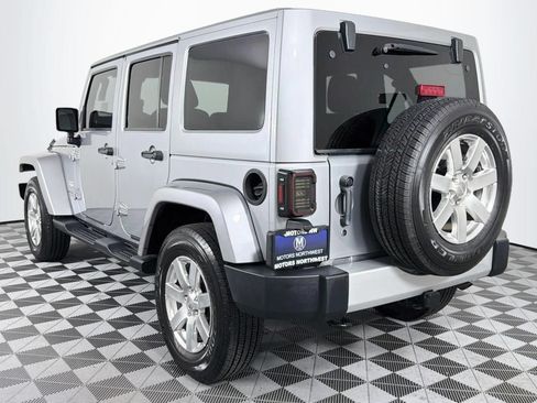 Used 2013 Jeep Wrangler Unlimited Sahara w/ Dual Top Group AWD/4WD image 9