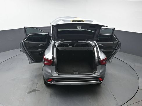 Used 2025 Chevrolet Trax LT FWD image 41