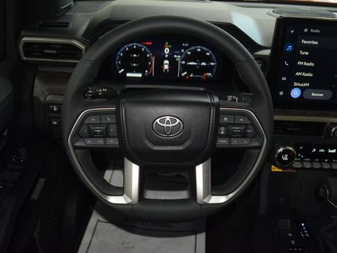 Used 2025 Toyota Tacoma Limited AWD/4WD image 34