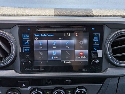 Used 2018 Toyota Tacoma TRD Off-Road AWD/4WD image 19