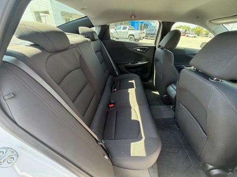 Used 2025 Chevrolet Malibu RS FWD image 14