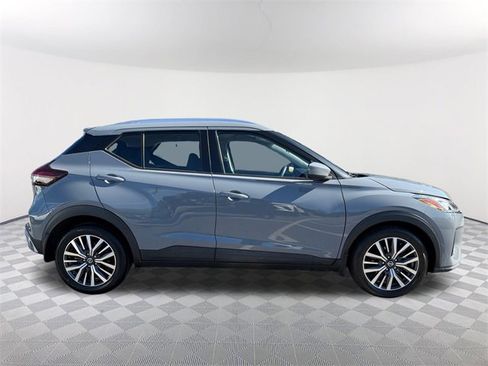 Used 2021 Nissan Kicks SV image 4