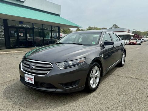 Used 2016 Ford Taurus SE image 1