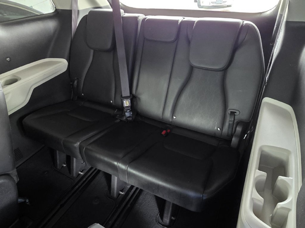 Used 2022 Kia Carnival EX FWD image 12