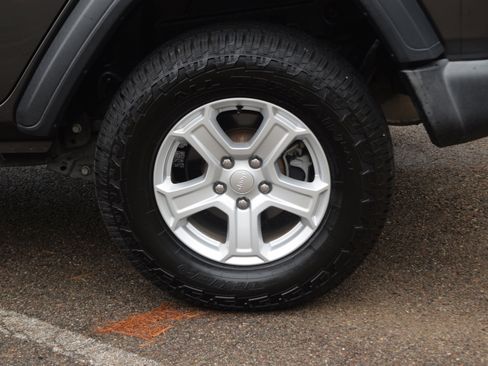 Used 2018 Jeep Wrangler Unlimited Sport S image 28