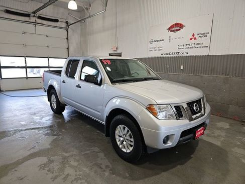 Used 2019 Nissan Frontier SV image 1