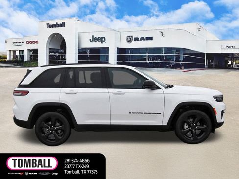 Used 2024 Jeep Grand Cherokee Altitude AWD/4WD image 8
