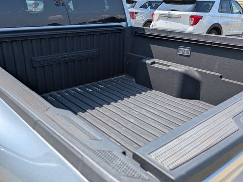 Used 2025 Toyota Tacoma TRD Off-Road AWD/4WD image 4